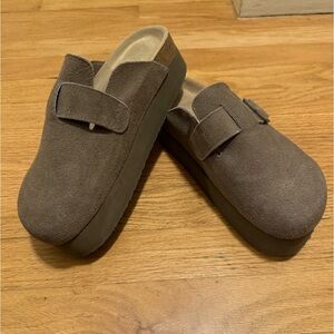 Cushionaire Granola Suede Platform Clog (NWoT)